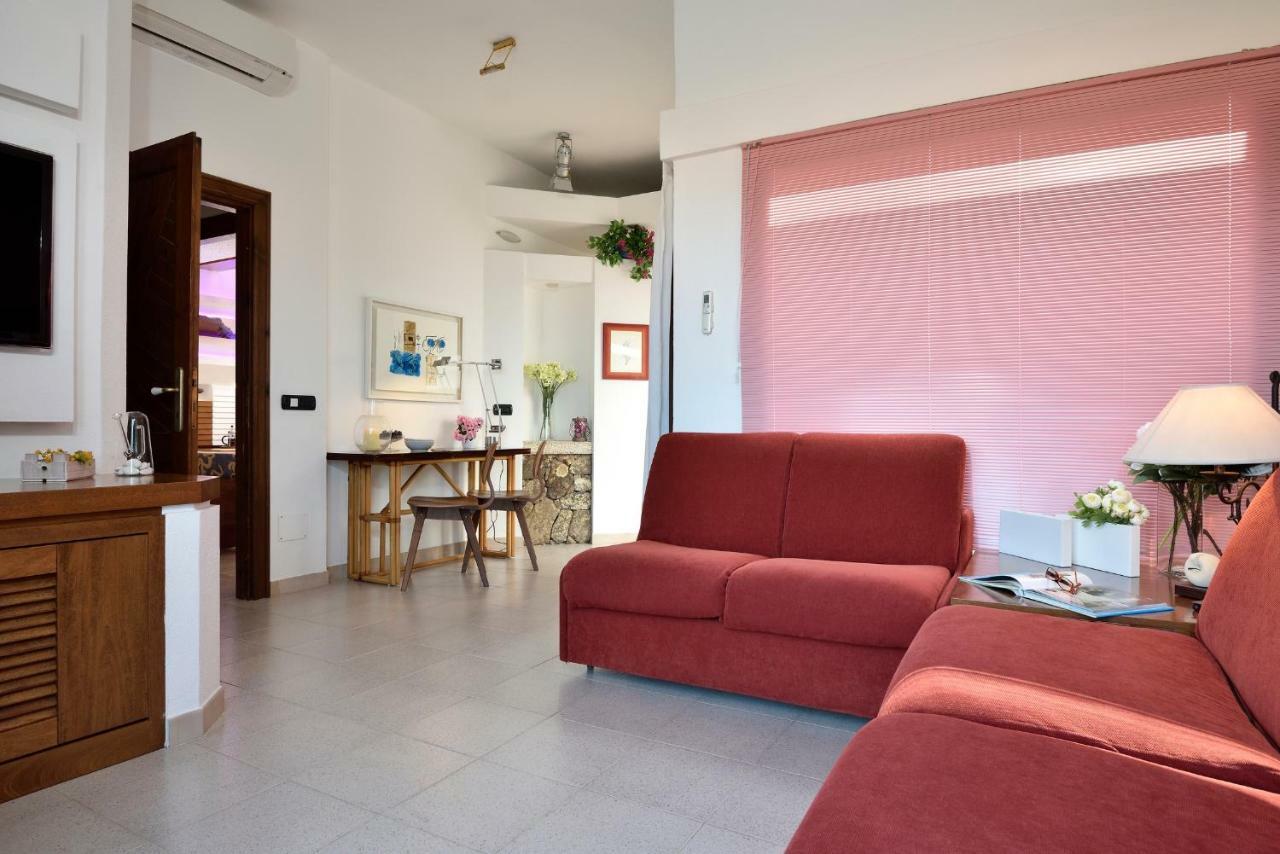 Residence L'Ea Di Lavru - Appartamenti Mono-Bilo-Trilocali Porto San Paolo  Dış mekan fotoğraf